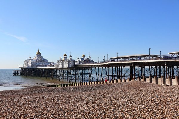 Singles in Eastbourne: view of the city