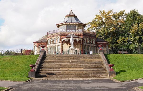 Singles in Wigan: view of the city